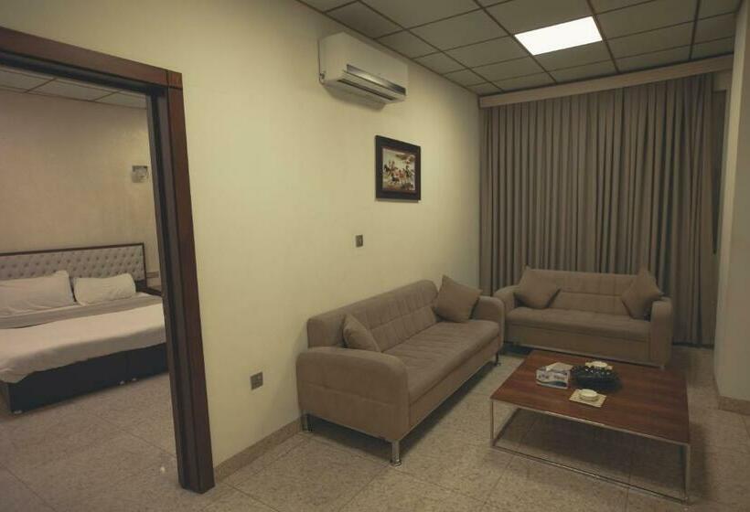 スタンダードスタジオ, Rzgari Taza Salim Street