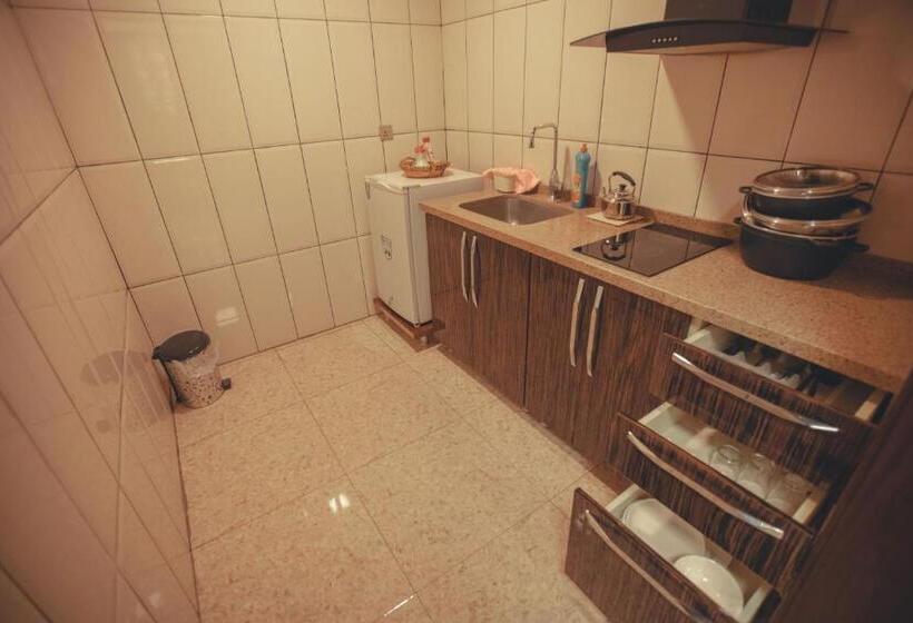 スタンダードスタジオ, Rzgari Taza Salim Street