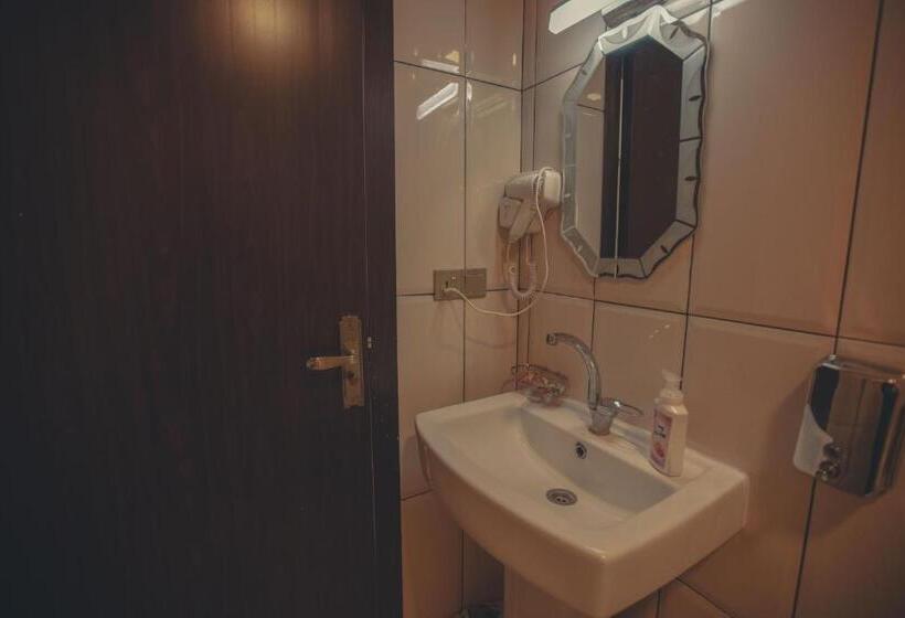 ２ベッドルームアパートメント, Rzgari Taza Salim Street