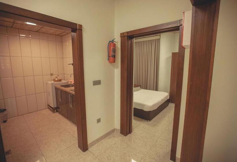 ２ベッドルームアパートメント, Rzgari Taza Salim Street