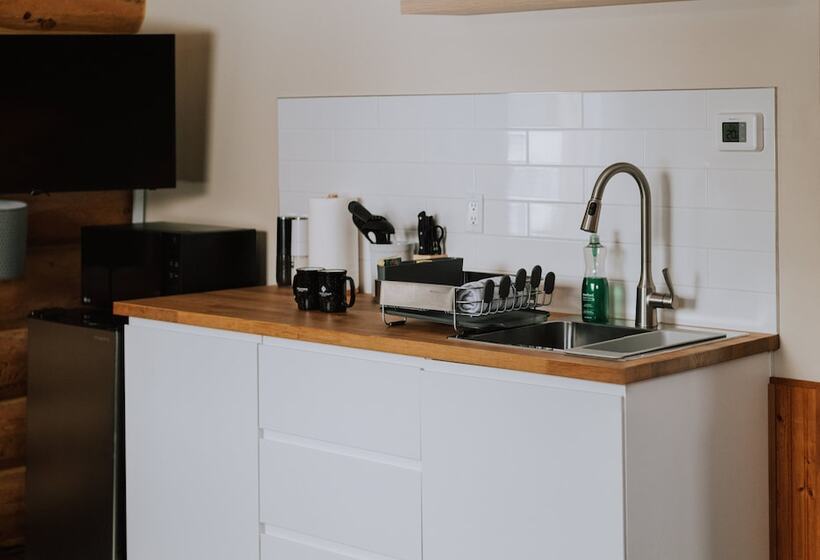 בקתה, Glacier House Hotel & Resort