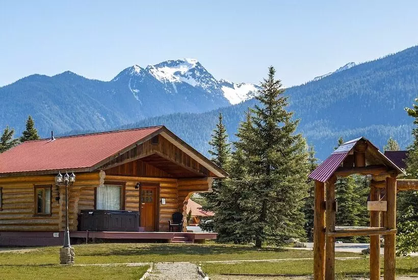 کابین, Glacier House Hotel & Resort