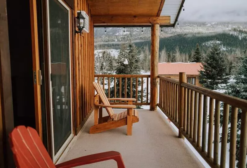 کابین, Glacier House Hotel & Resort