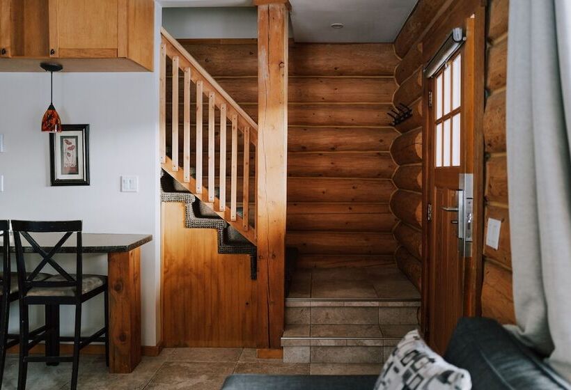 בקתה, Glacier House Hotel & Resort