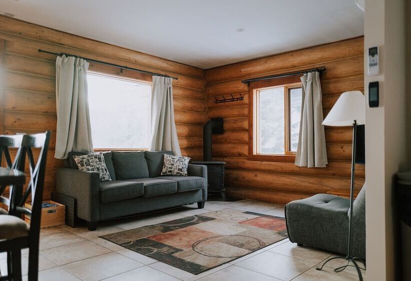 בקתה, Glacier House Hotel & Resort