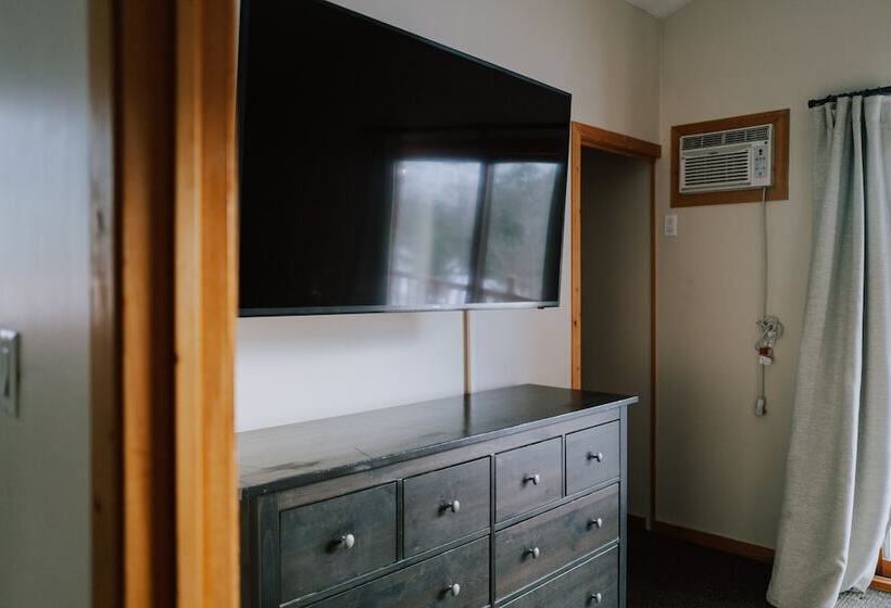 בקתה, Glacier House Hotel & Resort