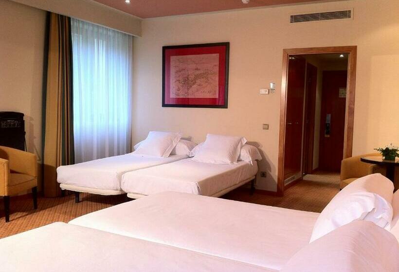 اتاق خانوادگی, Abba Burgos