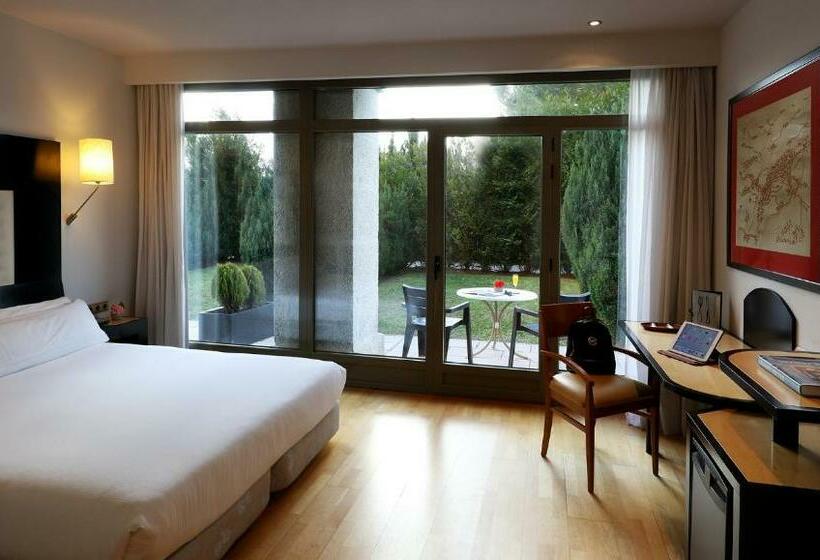 اتاق لوکس, Abba Burgos