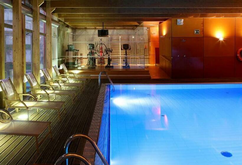 اتاق استاندارد سه نفره, Abba Burgos