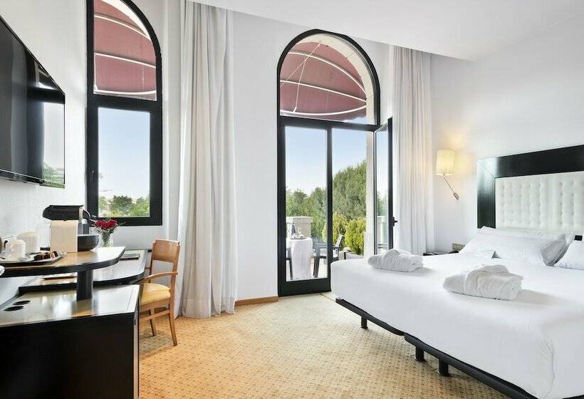 اتاق پرمیوم, Abba Burgos