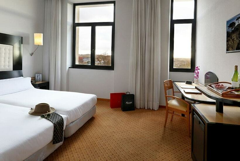 اتاق راحتی, Abba Burgos