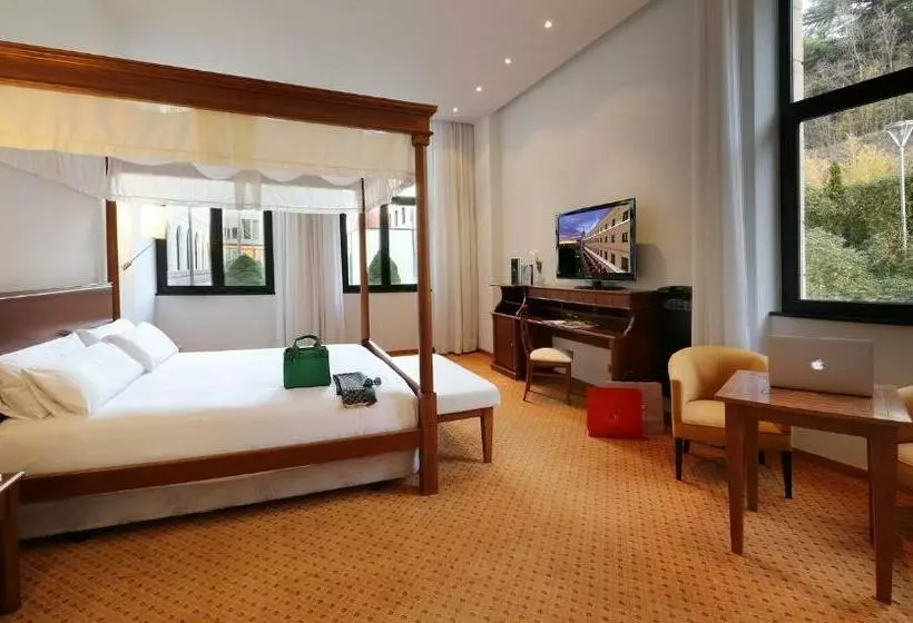 ジュニアスイート, Abba Burgos