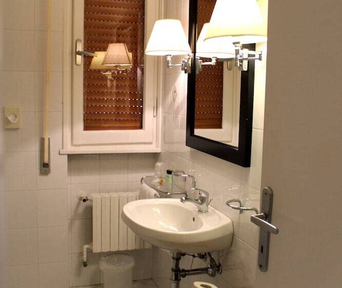 اتاق استاندارد, Alex