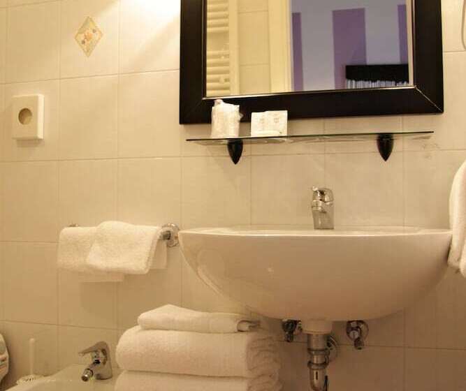 اتاق استاندارد چهار تخته, Alex