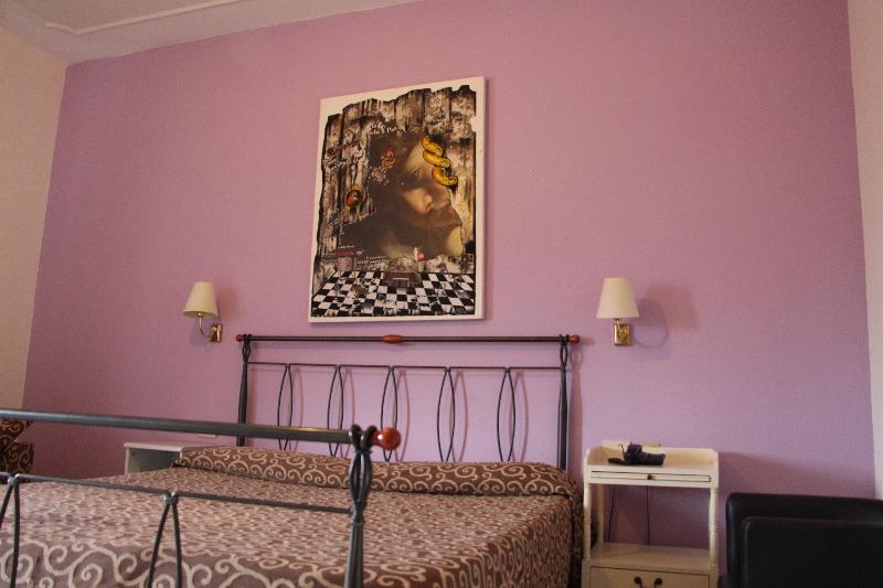 اتاق استاندارد, Alex