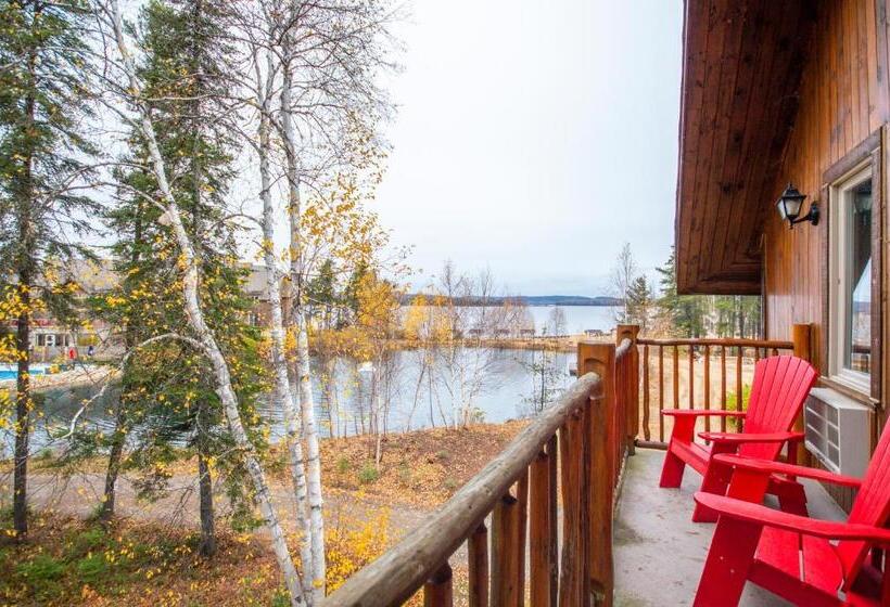 Четырехместный Номер Стандарт с Балконом, Auberge Du Lac Taureau