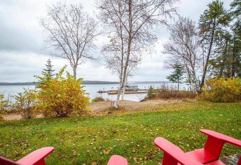 4인용 스탠다드 룸, Auberge Du Lac Taureau