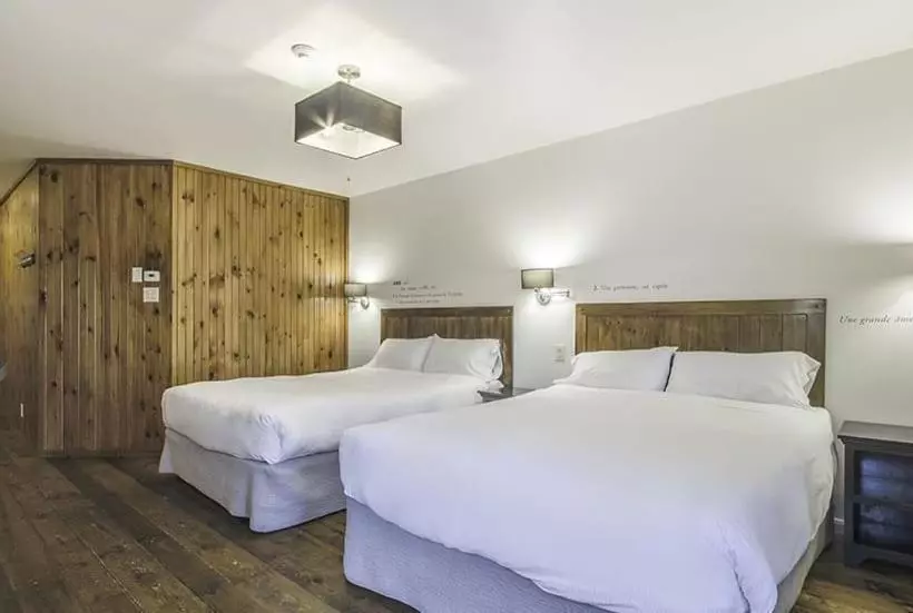 スタンダード４人部屋, Auberge Du Lac Taureau