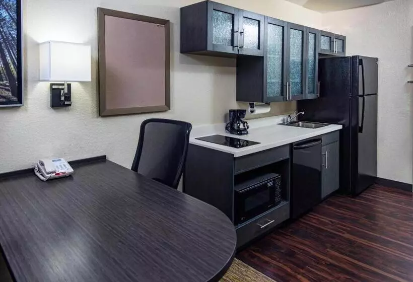 اتاق استاندارد برای معلولان, Candlewood Suites Appleton, An Ihg