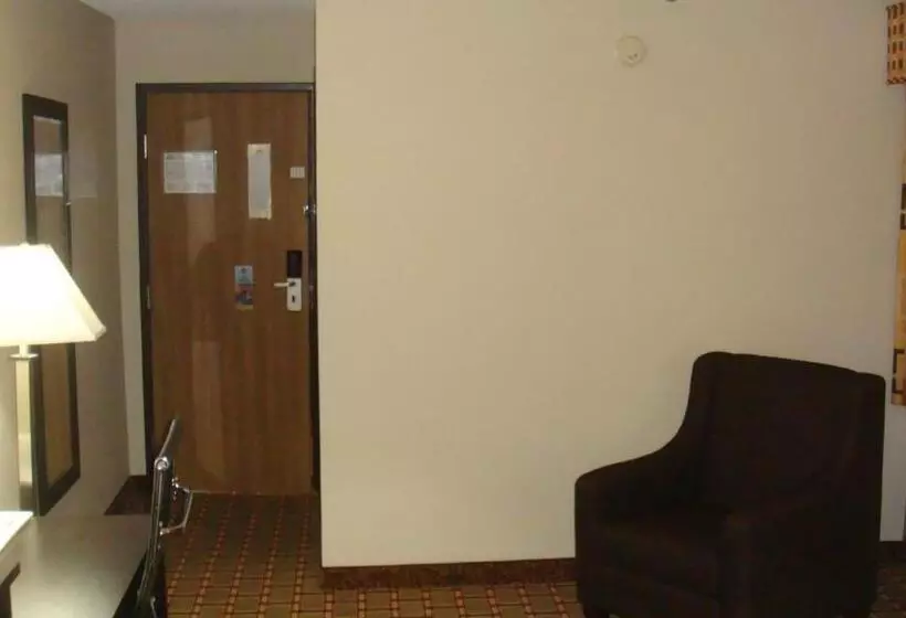 اتاق استاندارد با تخت بزرگ برای معلولان, Days Inn By Wyndham Muncie Ball State University