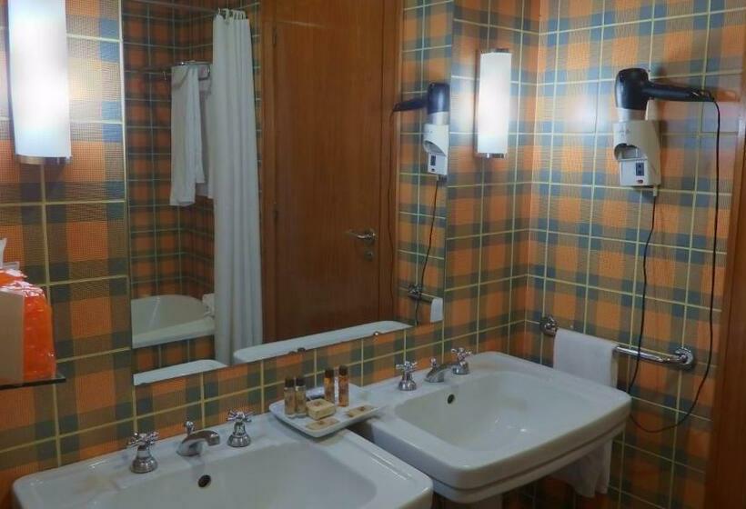 标准三人间, Golden Tulip Caramulo