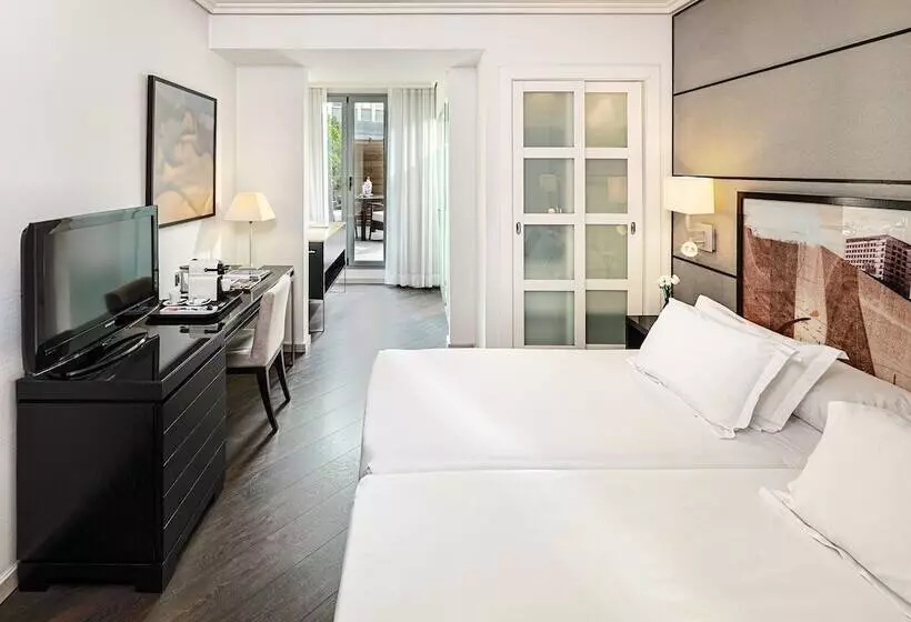 Classic Room with Terrace, H10 Universitat