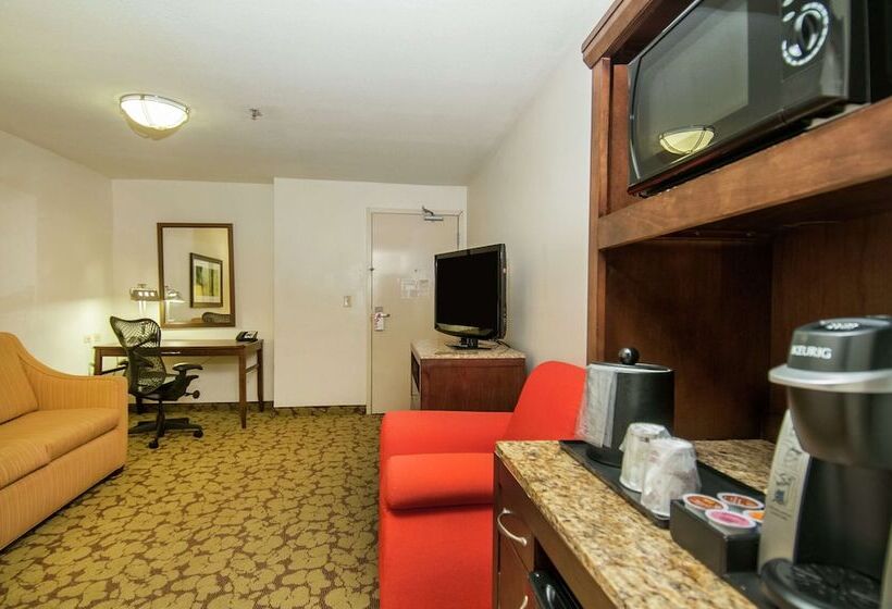 جناح جونيور, Wyndham Garden New Orleans Airport