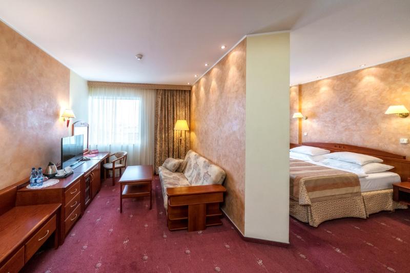 标准工作室, Hp Park Plaza