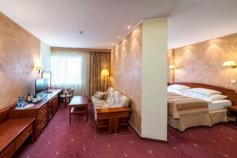 استودیوی استاندارد, Hp Park Plaza