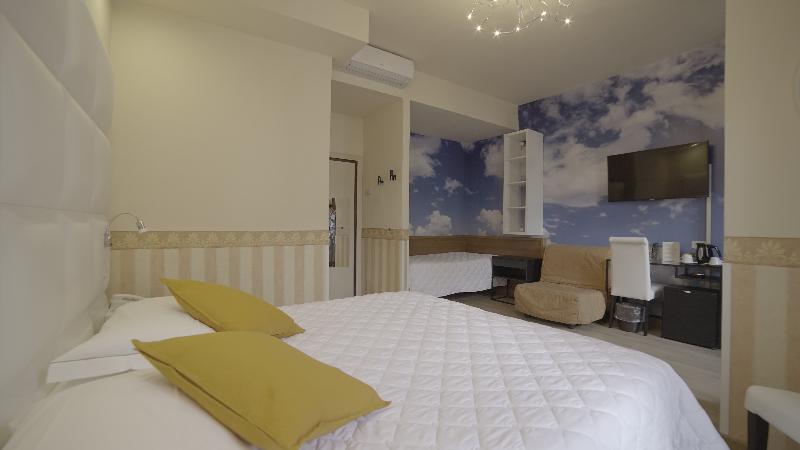 غرفة قياسية رباعية, Jane