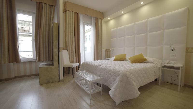 غرفة قياسية رباعية, Jane