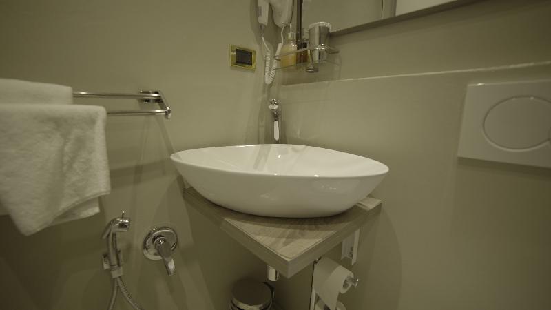 غرفة إقتصادية, Jane