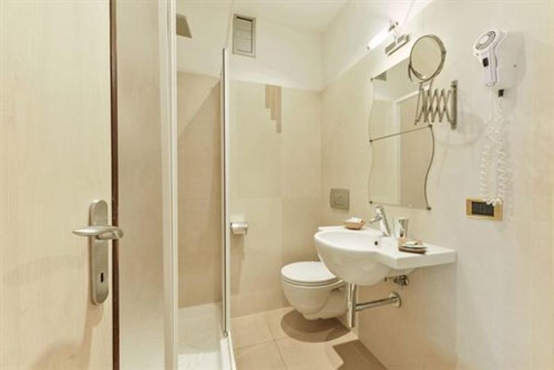 غرفة إقتصادية, Jane