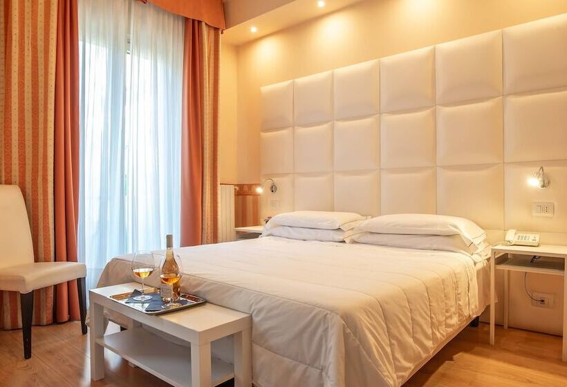 غرفة قياسية ثلاثية, Jane