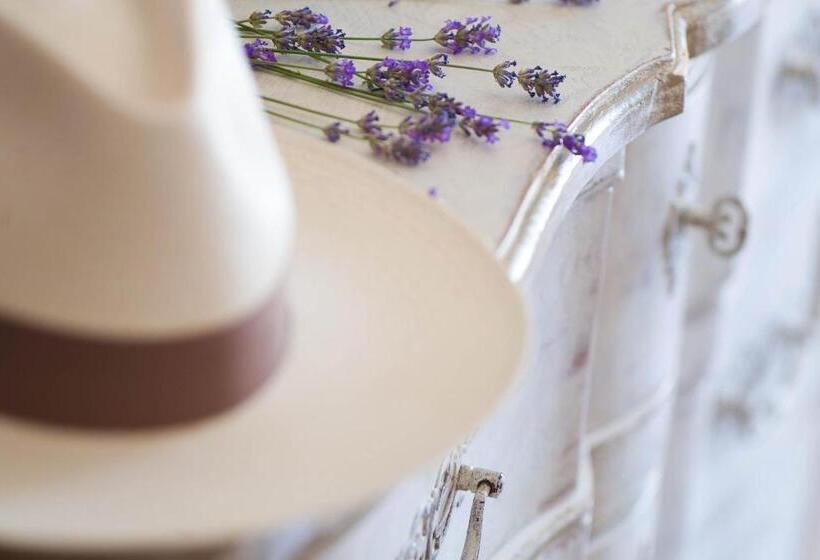 Номер Престиж, L'Hôtel & Spa du Castellet