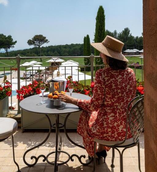 Классический Номер, L'Hôtel & Spa du Castellet