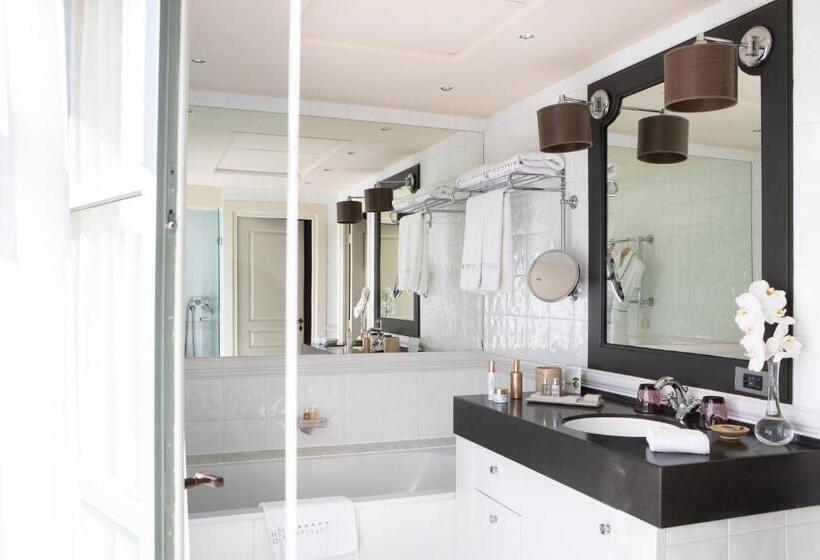 Люкс Повышенной Комфортности, L'Hôtel & Spa du Castellet