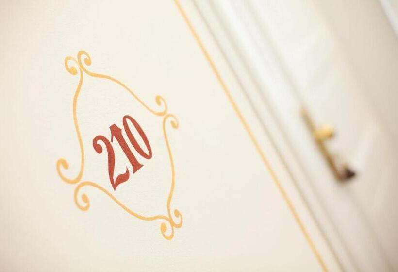 اتاق استاندارد, Louis Leger   Czech Leading Hotels