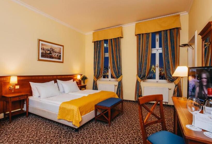 Quarto Familiar, Louis Leger   Czech Leading Hotels