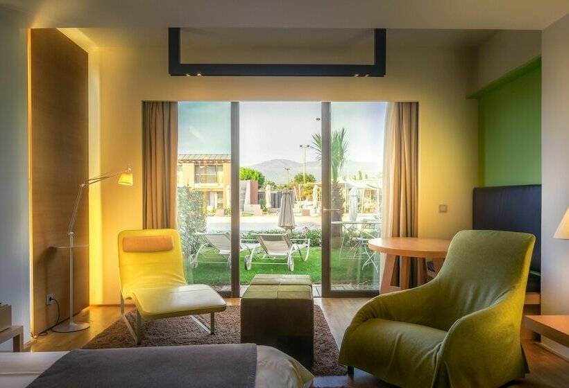 غرفة ديلوكس مطلة على حمام السباحة, Nikopolis