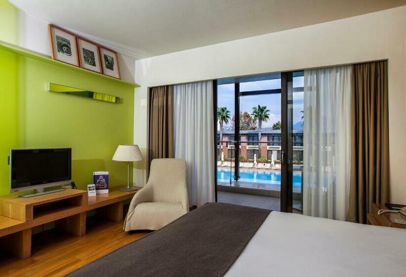 غرفة سوبيريور مطلة على حمام السباحة, Nikopolis