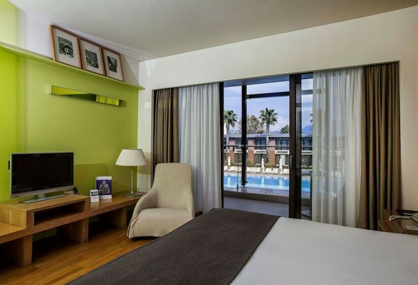 غرفة سوبيريور مطلة على حمام السباحة, Nikopolis