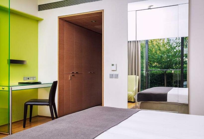 غرفة سوبيريور مطلّة علي الحديقة, Nikopolis