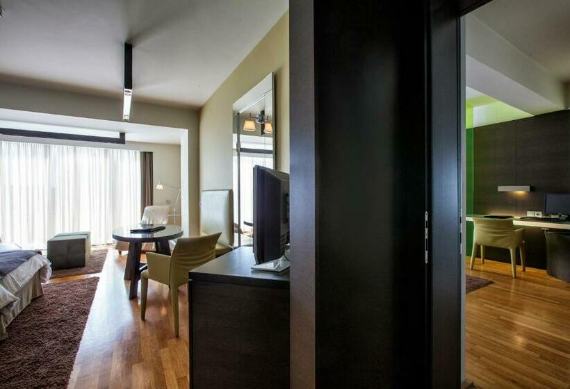 جناح جونيور مطل على الحديقة, Nikopolis