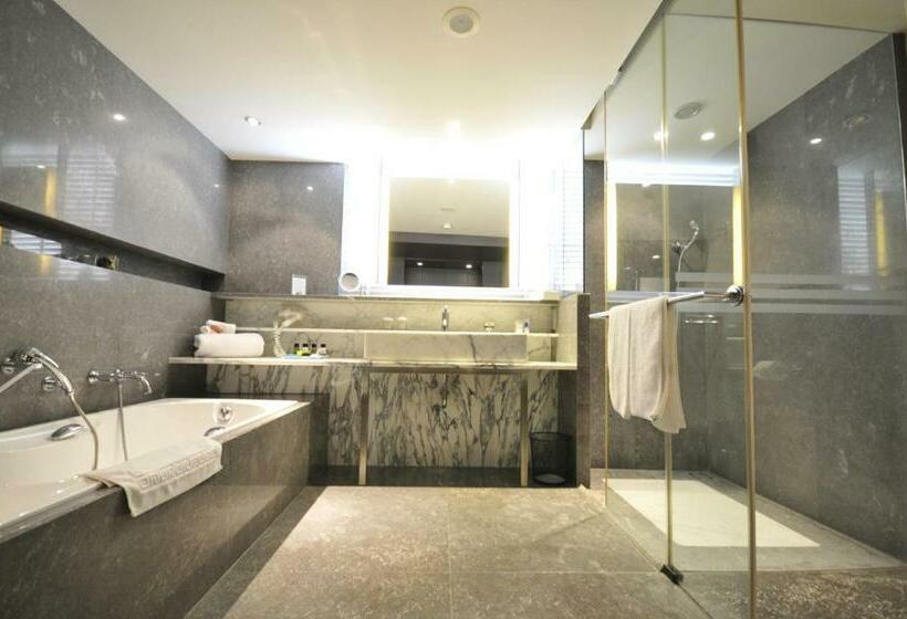 جناح جونيور مطل على الحديقة, Nikopolis