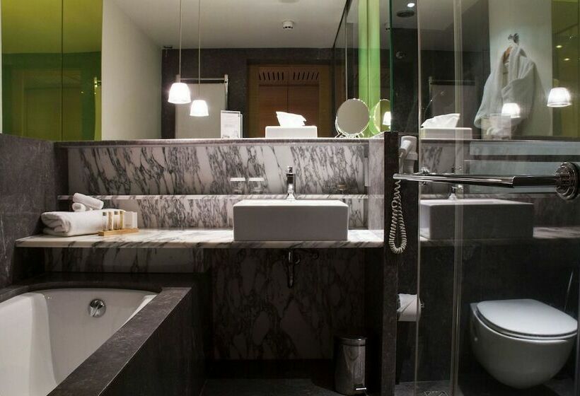 جناح جونيور مطل على الحديقة, Nikopolis