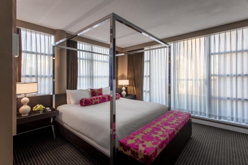 جناح, Opus Vancouver