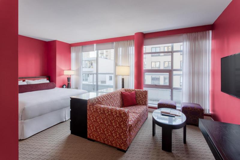 إستديو قياسى مزود بشرفة, Opus Vancouver