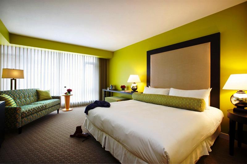 غرفة ديلوكس سرير كينج, Opus Vancouver