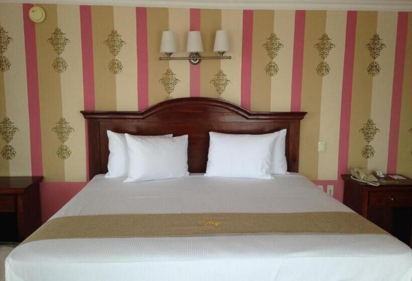 سوییت جونیور, Plaza Colonial